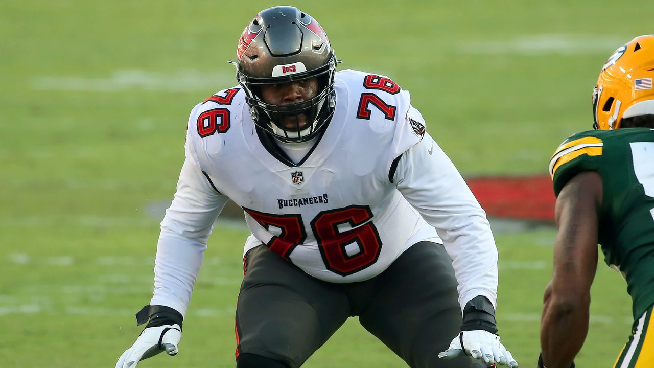 TAMPA, FL - OCTOBER 18: Donovan Smith (76) of the Buccaneers sets up to block during the regular season game between the Green Bay Packers and the Tampa Bay Buccaneers on October 18, 2020 at Raymond James Stadium in Tampa, Florida.
