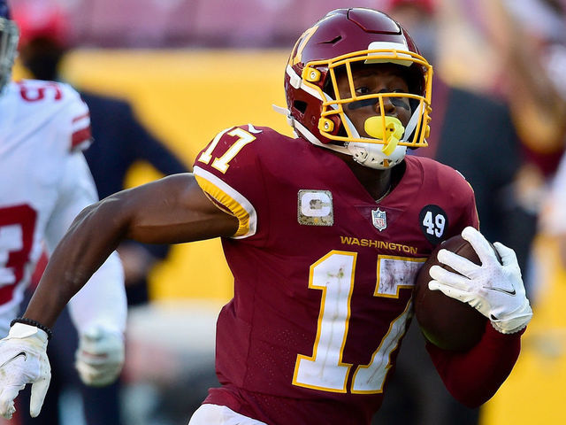 LANDOVER, MARYLAND - NOVEMBER 08: Terry McLaurin #17 of the Washington Football Team runs with the ball in the fourth quarter against the New York Giants at FedExField on November 08, 2020 in Landover, Maryland.