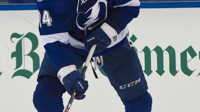 Bruins acquire Brett Connolly from Lightning
