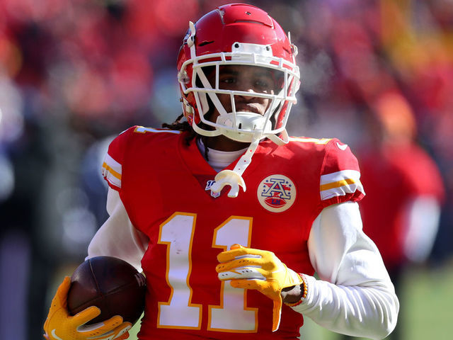 Chiefs re-sign Robinson to 1-year deal | theScore.com