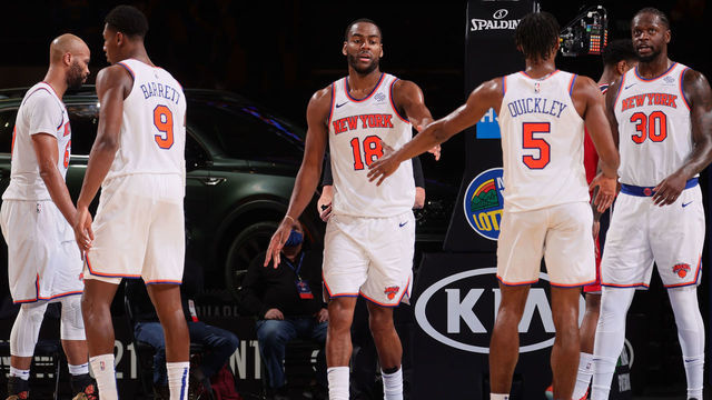 NEW YORK, NY - MARCH 25: Alec Burks #18 of the New York Knicks shakes hands with teammates against the Washington Wizards on March 25, 2021 at Madison Square Garden in New York City, New York. Mandatory Copyright Notice: Copyright 2021 NBAE
