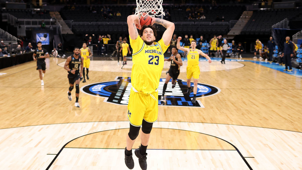 INDIANAPOLIS, INDIANA - MARCH 28: Brandon Johns Jr. #23 of the Michigan Wolverines dunks the ball against the Florida State Seminoles in the first half of their Sweet Sixteen round game of the 2021 NCAA Men's Basketball Tournament at Bankers Life Fieldhouse on March 28, 2021 in Indianapolis, Indiana.