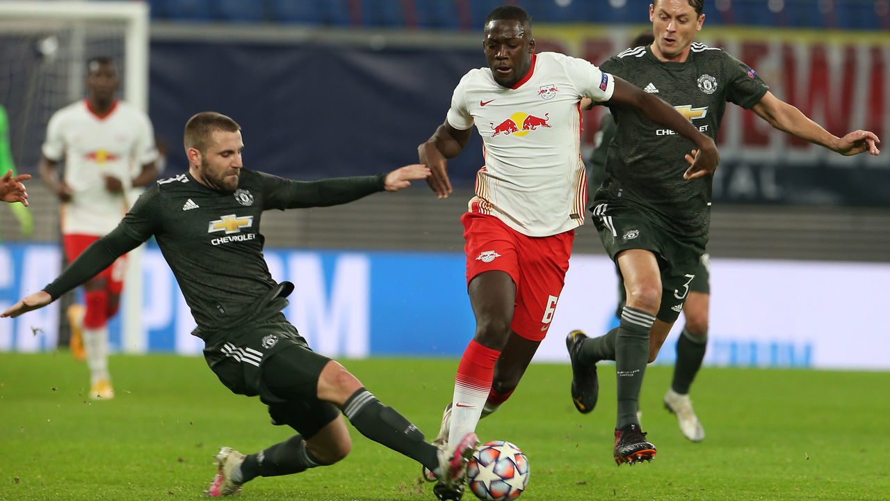 LEIPZIG, GERMANY - DECEMBER 08: Luke Shaw of Manchester United in action with Ibrahima Konate of RB Leipzig during the UEFA Champions League Group H stage match between RB Leipzig and Manchester United at Red Bull Arena on December 08, 2020 in Leipzig, Germany.