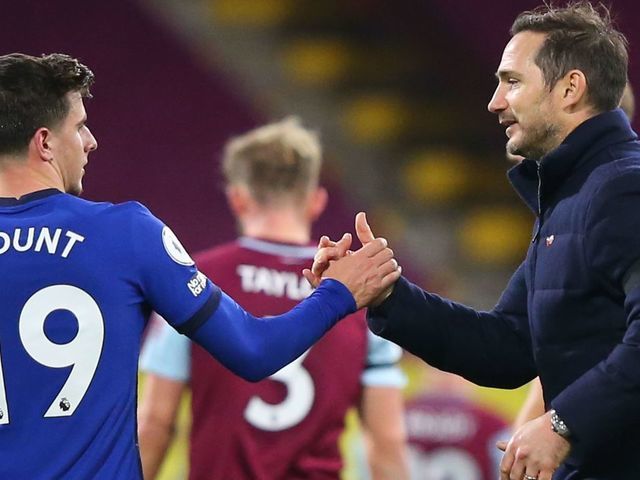 Chelsea's English head coach Frank Lampard (R) and Chelsea's English midfielder Mason Mount (L) shake hands at the end of the English Premier League football match between Burnley and Chelsea at Turf Moor in Burnley, north west England on October 31, 2020.