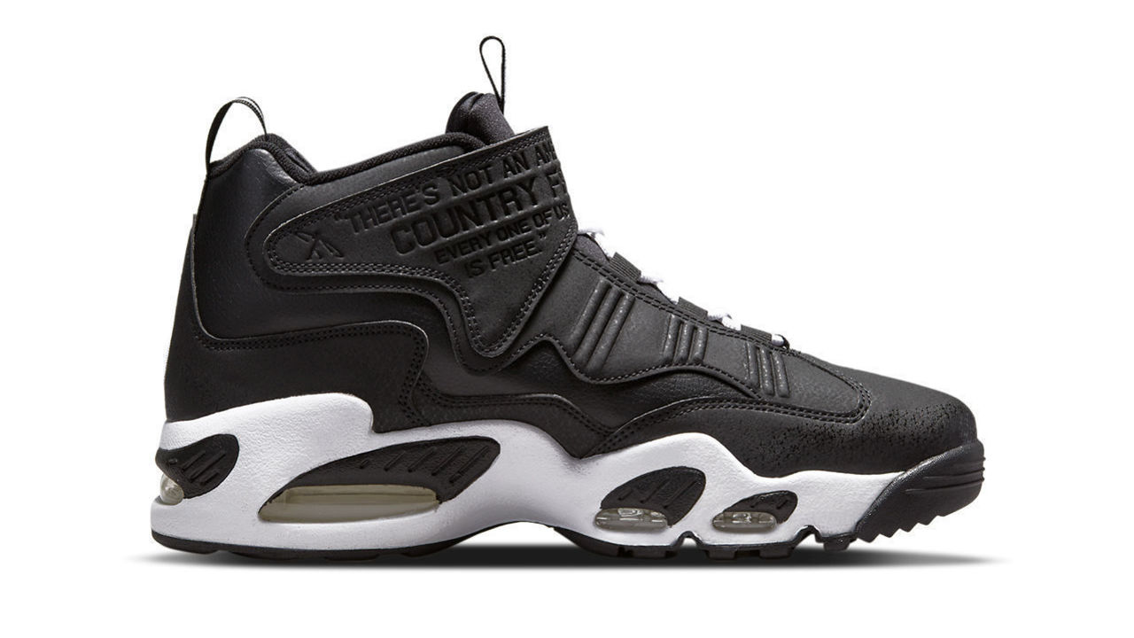 Ken Griffey Jr. Honors Jackie Robinson With This Nike Air Griffey