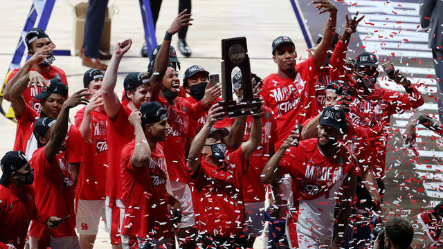 INDIANAPOLIS, INDIANA - MARCH 29: The Houston Cougars celebrate after defeating the Oregon State Beavers in the Elite Eight round of the 2021 NCAA Men's Basketball Tournament at Lucas Oil Stadium on March 29, 2021 in Indianapolis, Indiana.