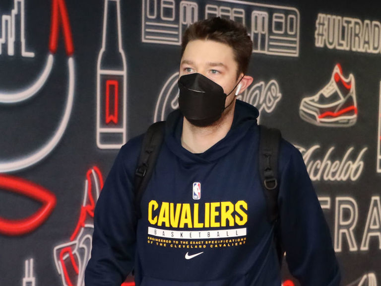 Cavs hopeful Dellavedova will make longdelayed season debut