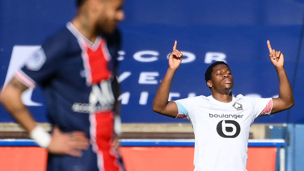 Lille's Canadian forward Jonathan David (R) celebrates after scoring a goal as Paris Saint-Germain's Brazilian forward Neymar (L) reacts during the French L1 football match between Paris-Saint Germain (PSG) and Lille (LOSC) at the Parc des Princes Stadium in Paris, on April 3, 2021.