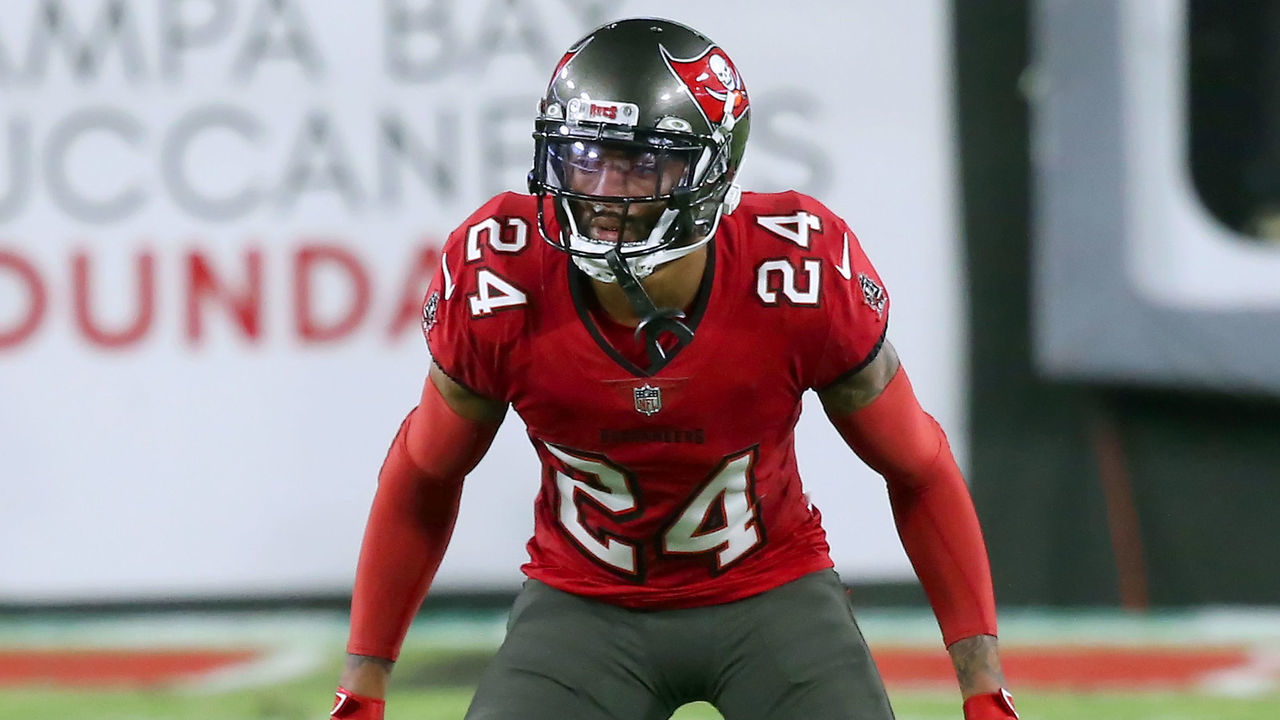 TAMPA, FL - NOVEMBER 08: Carlton Davis III (24) of the Bucs looks into the offensive backfield during the regular season game between the New Orleans Saints and the Tampa Bay Buccaneers on November 08, 2020 at Raymond James Stadium in Tampa, Florida.