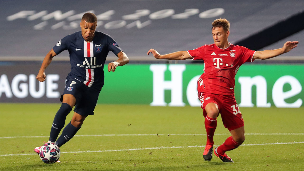Paris Saint-Germain's French forward Kylian Mbappe (L) and Bayern Munich's German midfielder Joshua Kimmich vie for the ball during the UEFA Champions League final football match between Paris Saint-Germain and Bayern Munich at the Luz stadium in Lisbon on August 23, 2020.