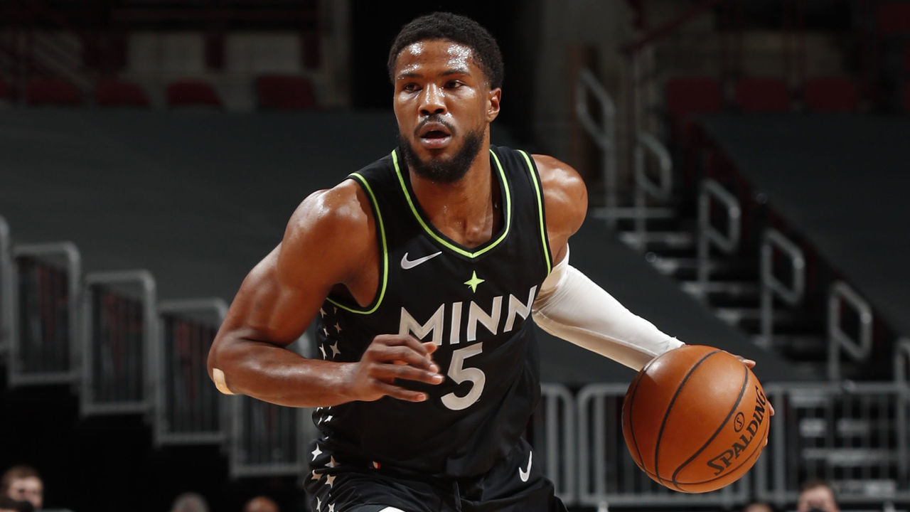 CHICAGO, IL - FEBRUARY 24: Malik Beasley #5 of the Minnesota Timberwolves handles the ball during the game against the Chicago Bulls on February 24, 2021 at United Center in Chicago, Illinois. Mandatory Copyright Notice: Copyright 2021 NBAE