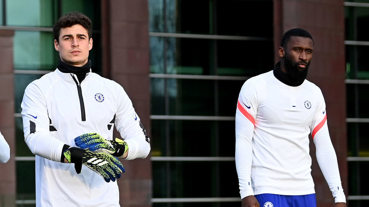 COBHAM, ENGLAND - MARCH 16: Hakim Ziyech, Kepa Arrizabalaga and Antonio Rüdiger of Chelsea during a training session at Chelsea Training Ground on March 16, 2021 in Cobham, England.