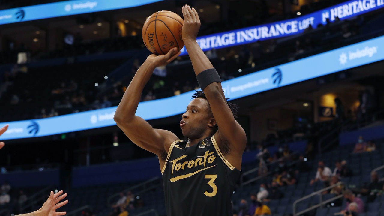 TAMPA, FL- APRIL 6:OG Anunoby #3 of the Toronto Raptors shoots a three point basket during the game against the Los Angeles Lakers on April 6, 2021 at Amalie Arena in Tampa, Florida. Mandatory Copyright Notice: Copyright 2021 NBAE