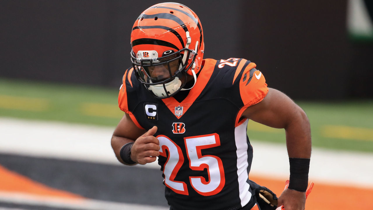 CINCINNATI, OH - JANUARY 03: Cincinnati Bengals running back Giovani Bernard (25) runs onto the field before the game against the Baltimore Ravens and the Cincinnati Bengals on January 3, 2021, at Paul Brown Stadium in Cincinnati, OH.