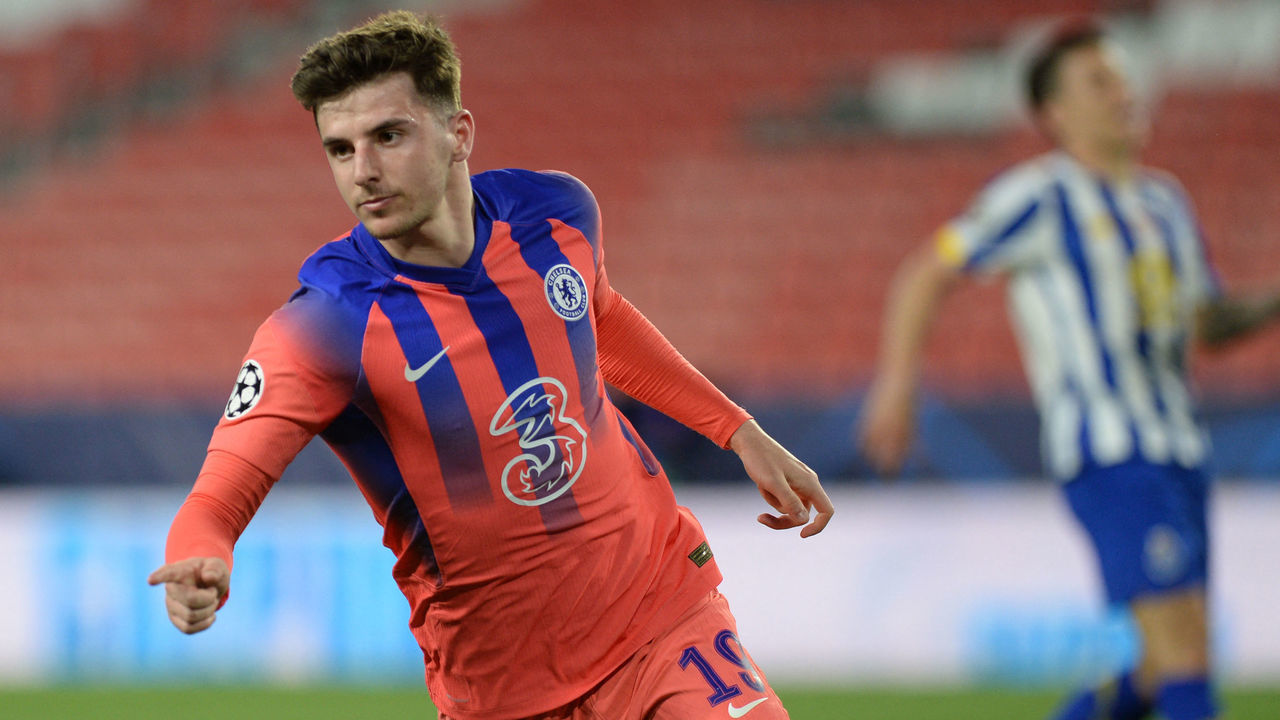 Chelsea's English midfielder Mason Mount celebrates scoring a goal during the UEFA Champions League first leg quarter final football match between FC Porto and Chelsea FC at the Ramon Sanchez Pizjuan stadium in Seville on April 07, 2021.