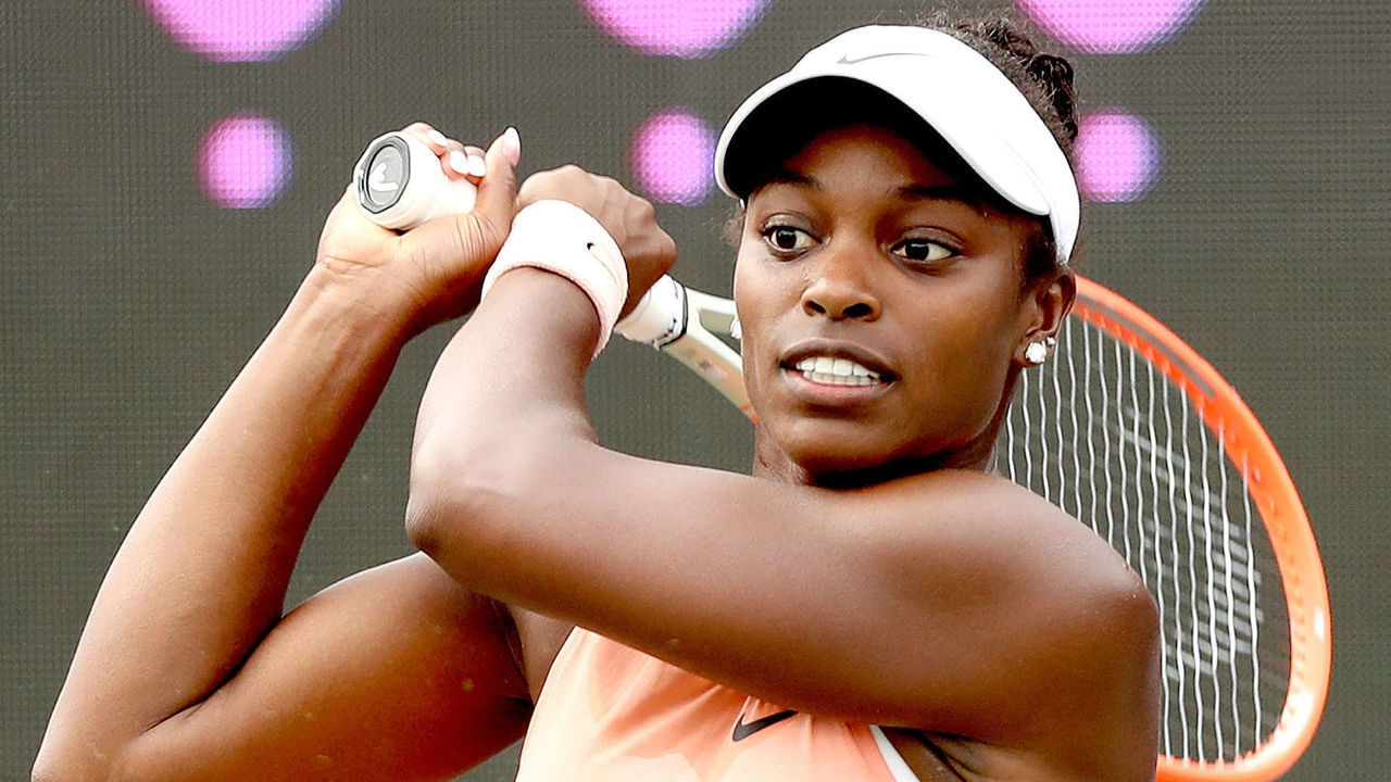 CHARLESTON, SOUTH CAROLINA - APRIL 08: Sloane Stephens returns a shot to Ajla Tomjanovic of Australia during the Volvo Car Open at LTP Daniel Island Tennis Center on April 08, 2021 in Charleston, South Carolina.