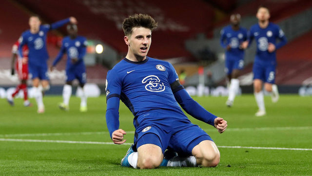 LIVERPOOL, ENGLAND - MARCH 04: Mason Mount of Chelsea celebrates after scoring his team's first goal during the Premier League match between Liverpool and Chelsea at Anfield on March 04, 2021 in Liverpool, England. Sporting stadiums around the UK remain under strict restrictions due to the Coronavirus Pandemic as Government social distancing laws prohibit fans inside venues resulting in games being played behind closed doors.