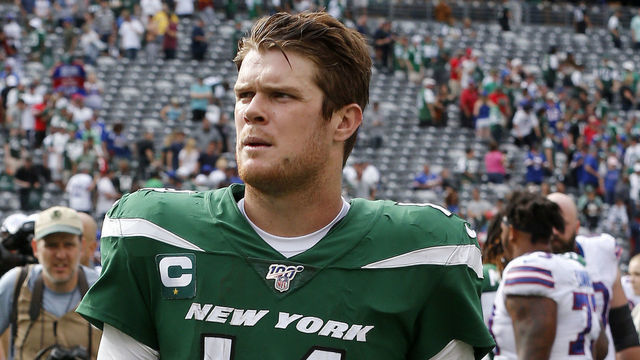 EAST RUTHERFORD, NEW JERSEY - SEPTEMBER 08: (NEW YORK DAILIES OUT) Sam Darnold #14 of the New York Jets walks off the field after a game against the Buffalo Bills at MetLife Stadium on September 08, 2019 in East Rutherford, New Jersey. The Bills defeated the Jets 17-16.