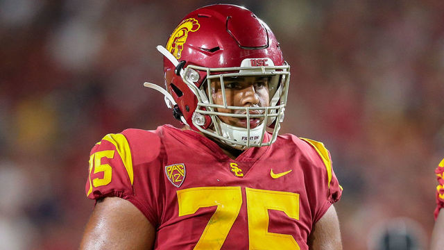 LOS ANGELES, CA - SEPTEMBER 07: USC Trojans guard Alijah Vera-Tucker (75) during a college football game between the Stanford Cardinal and the USC Trojans on September 07, 2019, at the Los Angeles Memorial Coliseum in Los Angeles, CA