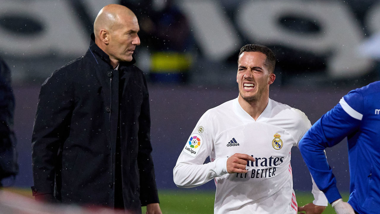 MADRID, SPAIN - APRIL 10: Lucas Vazquez of Real Madrid grimaces in pain beside Head coach Zinedine Zidane of Real Madrid during the La Liga Santander match between Real Madrid and FC Barcelona at Estadio Alfredo Di Stefano on April 10, 2021 in Madrid, Spain. Sporting stadiums around Spain remain under strict restrictions due to the Coronavirus Pandemic as Government social distancing laws prohibit fans inside venues resulting in games being played behind closed doors.