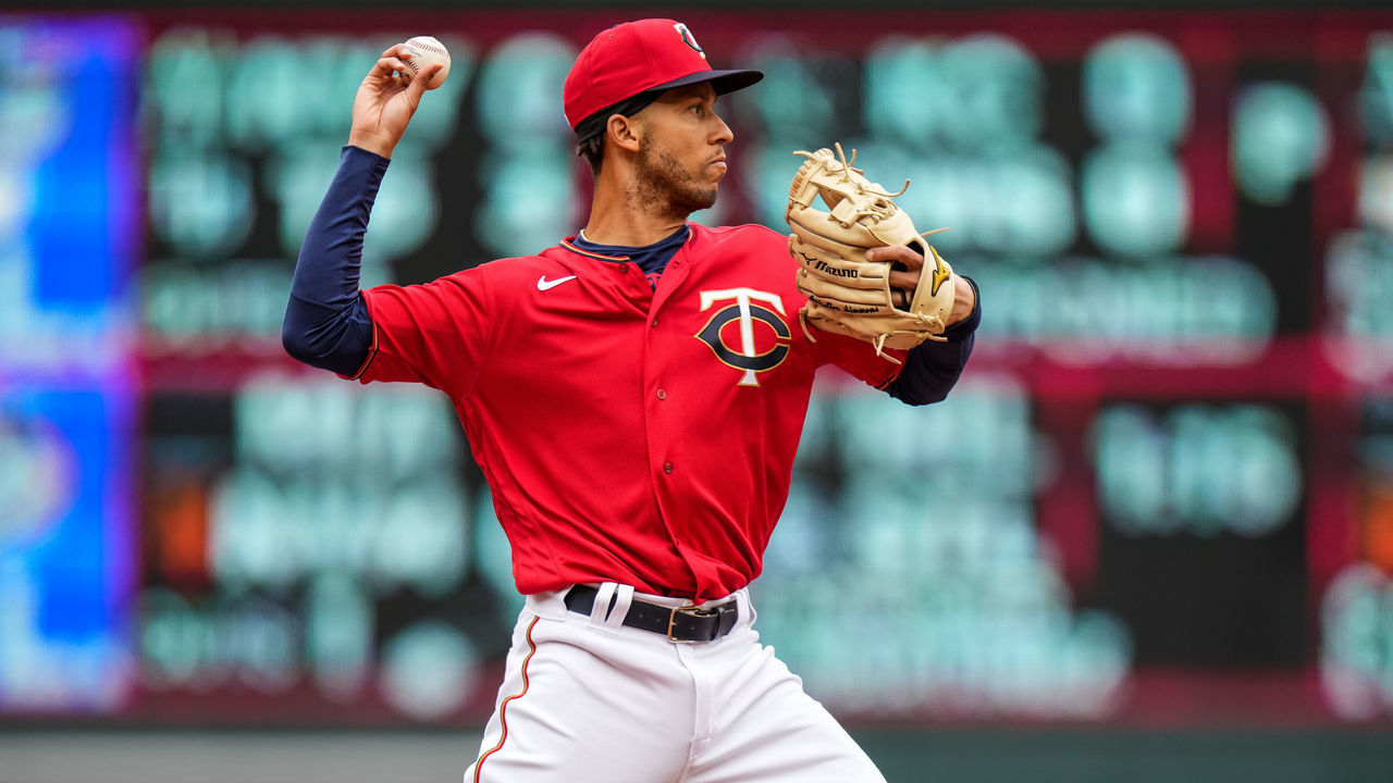 MINNEAPOLIS, MN - APRIL 10: Andrelton Simmons #9 of the Minnesota Twins throws against the Seattle Mariners on April 10, 2021 at Target Field in Minneapolis, Minnesota.