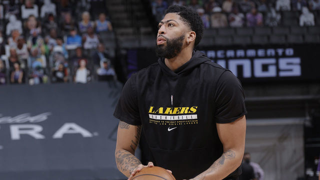 SACRAMENTO, CA - APRIL 2: Anthony Davis #3 of the Los Angeles Lakers warms up against the Sacramento Kings on April 2, 2021 at Golden 1 Center in Sacramento, California. NOTE TO USER: User expressly acknowledges and agrees that, by downloading and or using this photograph, User is consenting to the terms and conditions of the Getty Images Agreement. Mandatory Copyright Notice: Copyright 2021 NBAE