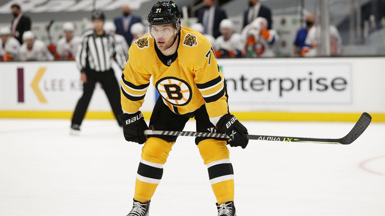 BOSTON, MASSACHUSETTS - APRIL 15: Taylor Hall #71 of the Boston Bruins skates against the New York Islanders during the first period at TD Garden on April 15, 2021 in Boston, Massachusetts.