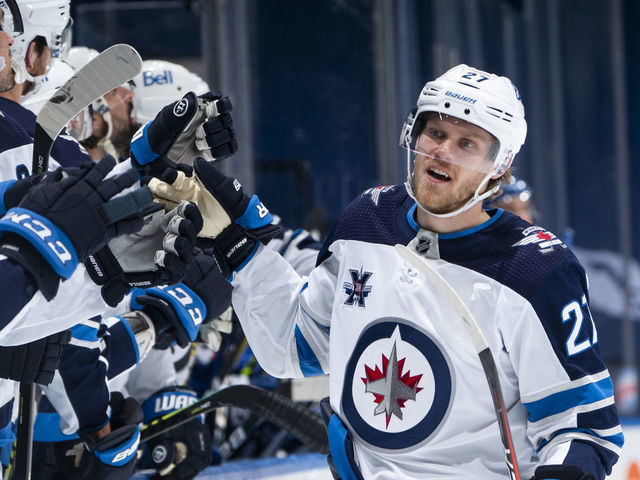 Ehlers, Connor each score 2 as Jets surge past Leafs