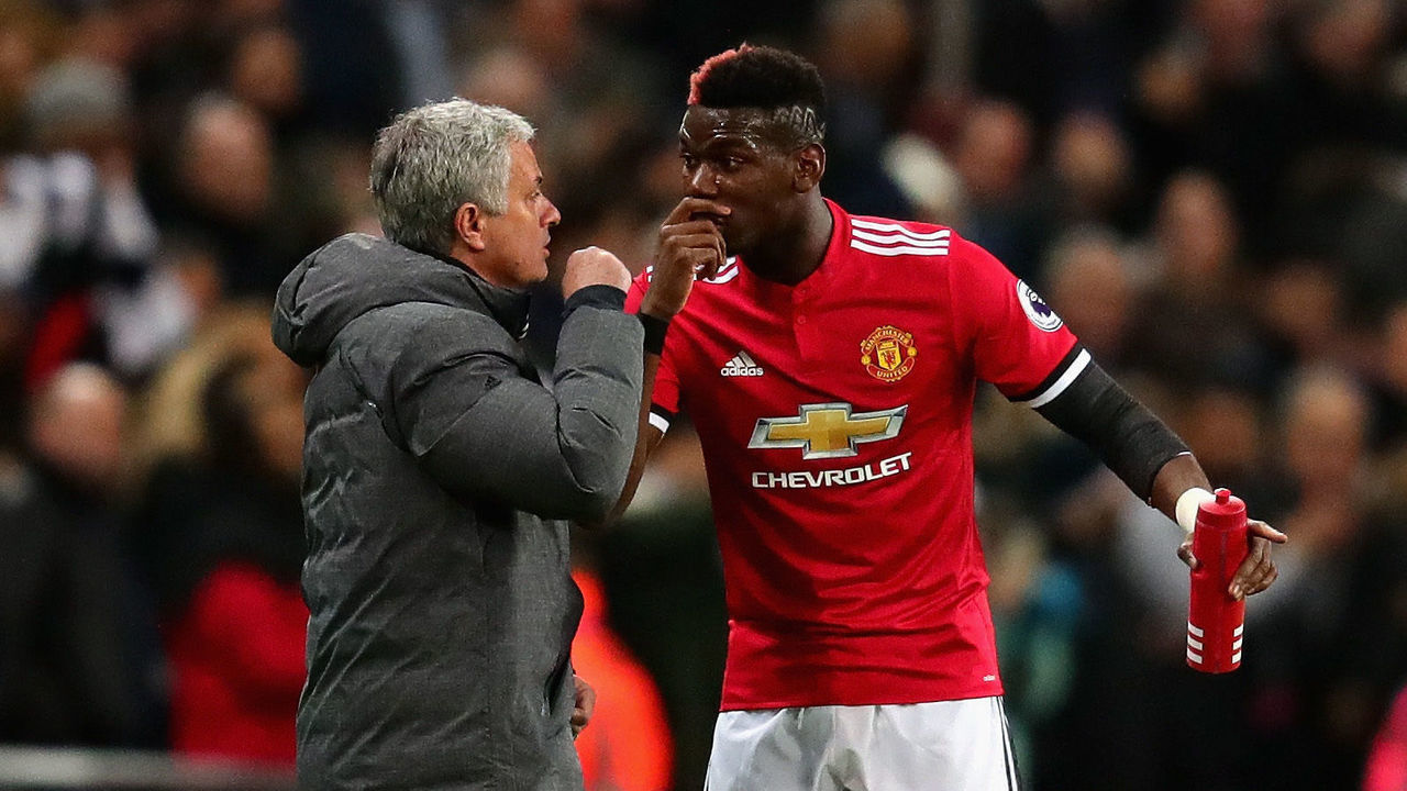 LONDON, ENGLAND - JANUARY 31: Paul Pogba of Manchester United talks with Jose Mourinho, Manager of Manchester United on the sidelines during the Premier League match between Tottenham Hotspur and Manchester United at Wembley Stadium on January 31, 2018 in London, England.