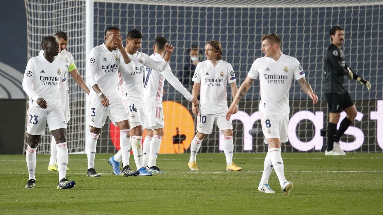 MADRID, SPAIN - APRIL 06: Players of Real Madrid celebrate after scoring a goal during the UEFA Champions League quarter final match between Real Madrid and Liverpool at Alfredo Di Stefano Stadium in Madrid, Spain on April 06, 2021.