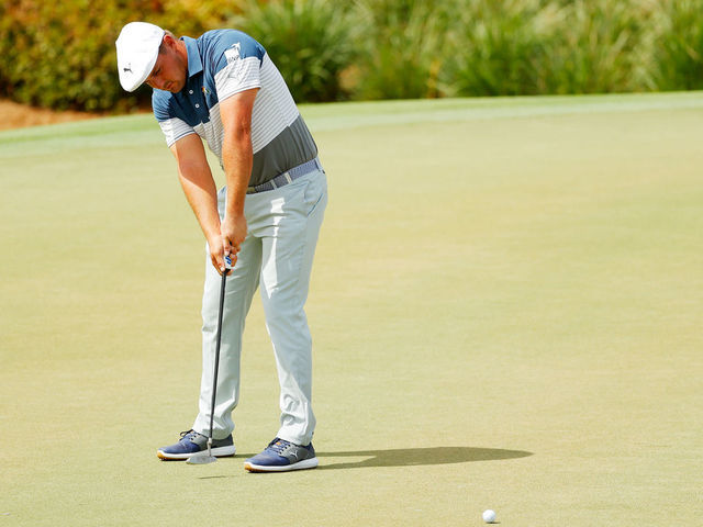 Billy Horschel picks up golf ball with putter in a never-before-seen manner