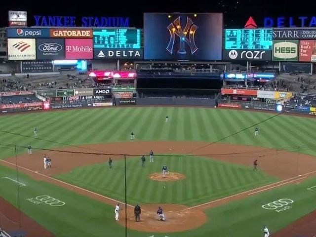 Watch: Yankees fans throw baseballs at Rays players, halting game