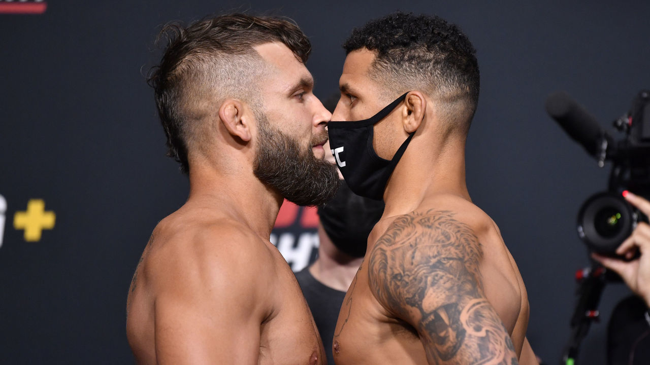 LAS VEGAS, NEVADA - APRIL 16: (L-R) Opponents Jeremy Stephens and Drakkar Klose face off during the UFC weigh-in at UFC APEX on April 16, 2021 in Las Vegas, Nevada.