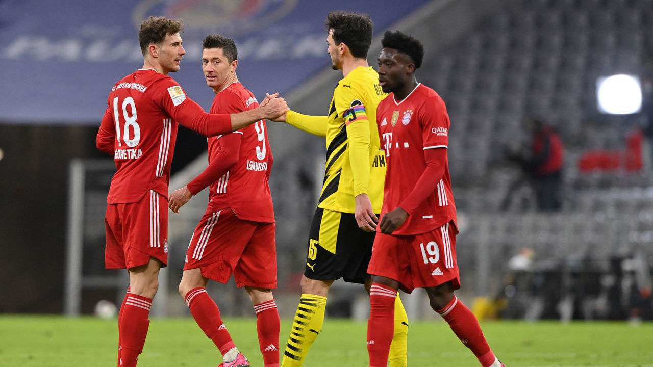 MUNICH, GERMANY - MARCH 06: Leon Goretzka of Bayern Muenchen and Mats Hummels of Borussia Dortmund shake hands after during the Bundesliga match between FC Bayern Muenchen and Borussia Dortmund at Allianz Arena on March 06, 2021 in Munich, Germany.