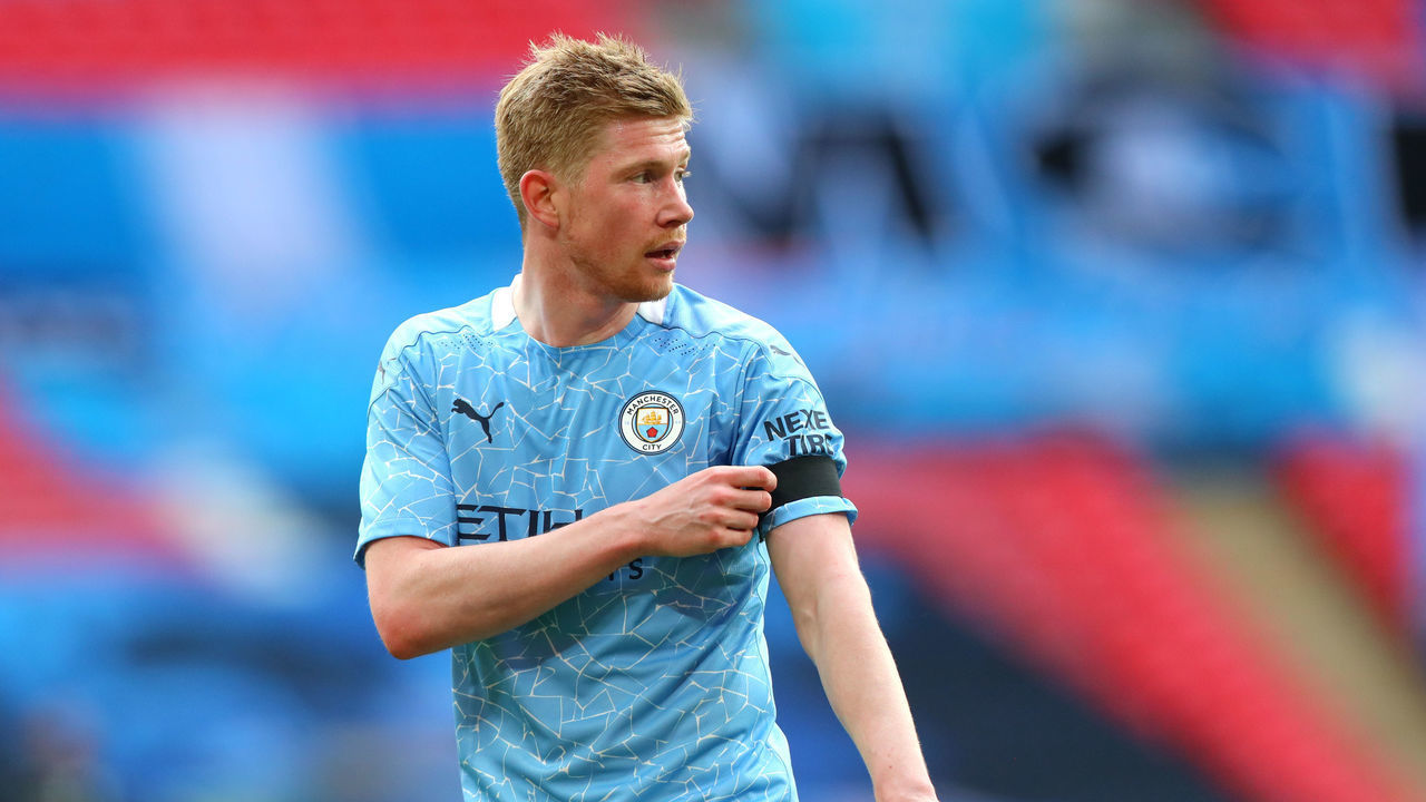 LONDON, ENGLAND - APRIL 17: Kevin De Bruyne of Manchester City during the Semi Final of the Emirates FA Cup match between Manchester City and Chelsea FC at Wembley Stadium on April 17, 2021 in London, England. Sporting stadiums around the UK remain under strict restrictions due to the Coronavirus Pandemic as Government social distancing laws prohibit fans inside venues resulting in games being played behind closed doors.