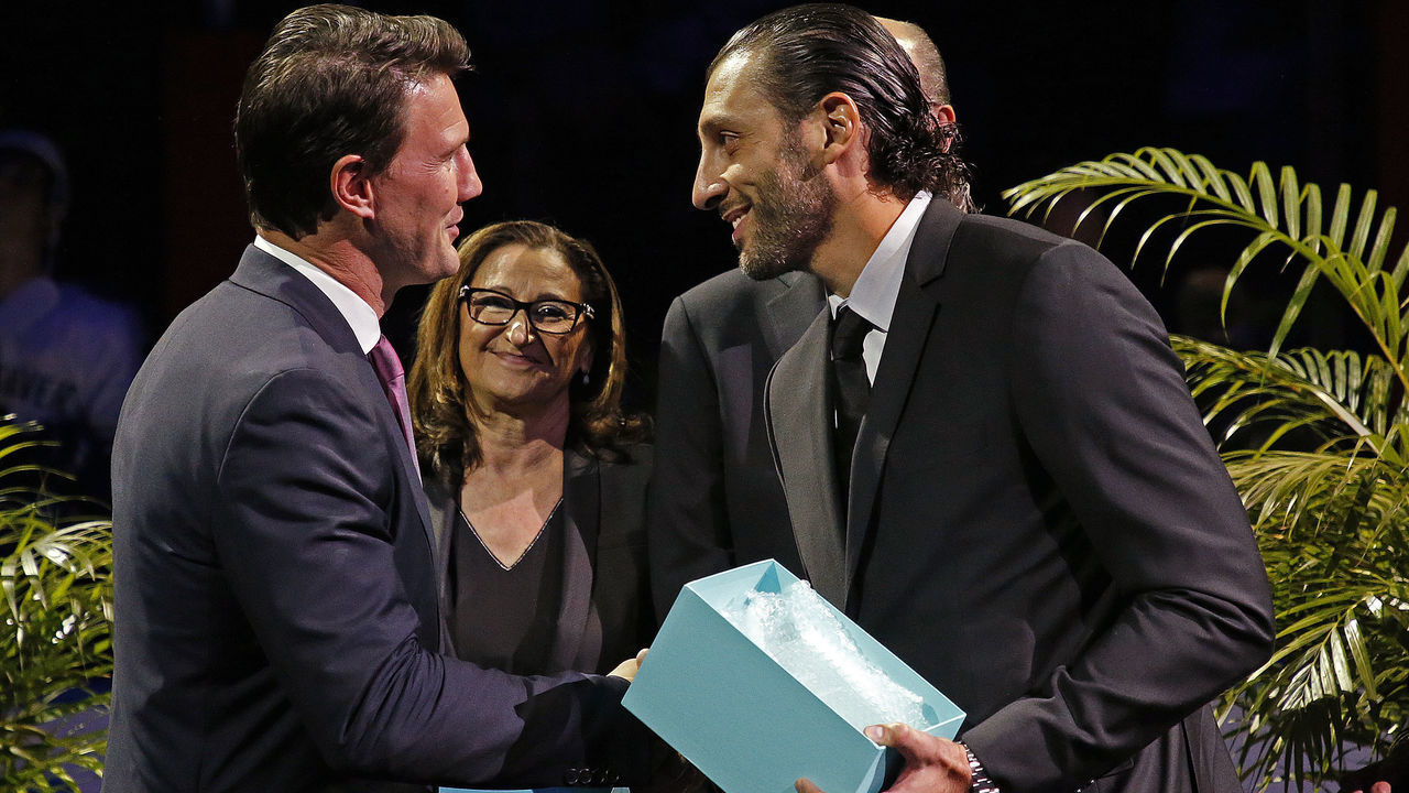 SUNRISE, FL - OCTOBER 13: Friend and Hockey Canada teammate Shane Doan presents Goaltender Roberto Luongo a gift in commemoration of playing in his 1000th NHL game prior to hosting the Vancouver Canucks at the BB&T Center on October 13, 2018 in Sunrise, Florida.