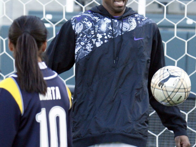 VIDEO: Kobe Bryant nearly shows off soccer skills in new commercial