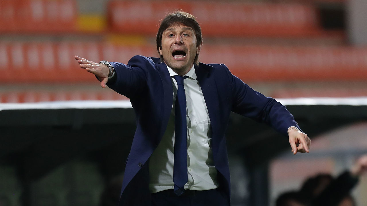 LA SPEZIA, ITALY - APRIL 21: Antonio Conte manager of FC Internazionale gestures during the Serie A match between Spezia Calcio and FC Internazionale at Stadio Alberto Picco on April 21, 2021 in La Spezia, Italy.