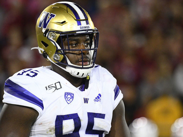PALO ALTO, CA - OCTOBER 05: Washington Huskies defensive line Levi Onwuzurike (95) looks on during the college football game between the University of Washington Huskies and Stanford Cardinal on October 5, 2019 at Stanford Stadium in Palo Alto, CA.