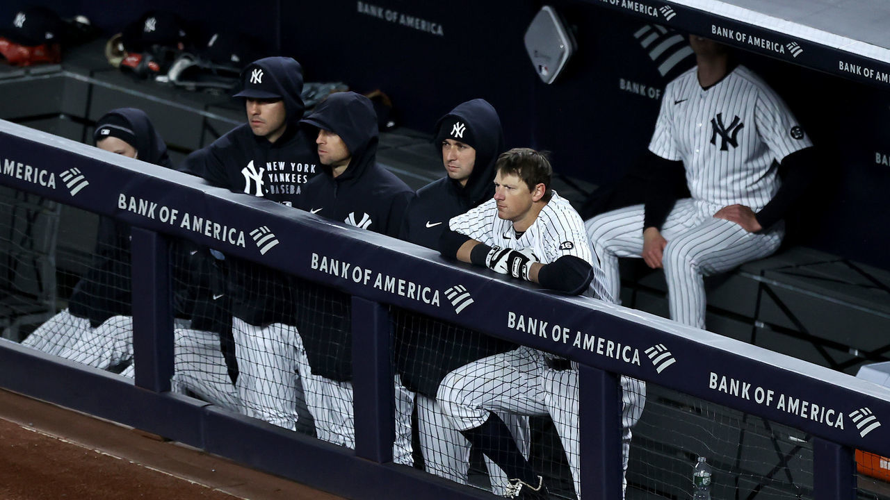 NEW YORK, NEW YORK - APRIL 21: DJ LeMahieu #26 of the New York Yankees and the rest of the New York Yankees bench react to the loss to the Atlanta Braves at Yankee Stadium on April 21, 2021 in the Bronx borough of New York City.The Atlanta Braves defeated the New York Yankees 4-1.