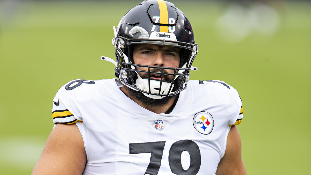 NASHVILLE, TN - OCTOBER 25: Alejandro Villanueva #78 of the Pittsburgh Steelers warms up before a game against the Tennessee Titans at Nissan Stadium on October 25, 2020 in Nashville, Tennessee. The Steelers defeated the Titans 27-24.