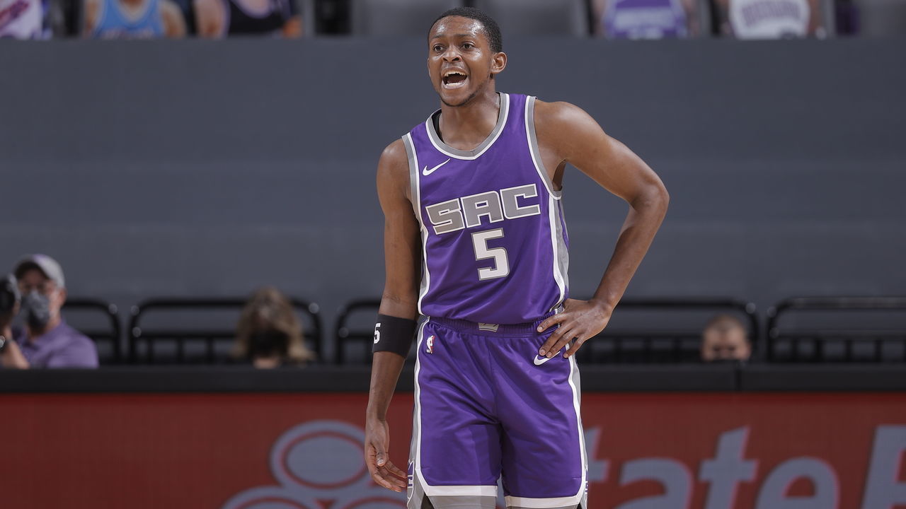 SACRAMENTO, CA - APRIL 20: De'Aaron Fox #5 of the Sacramento Kings yells during the game against the Minnesota Timberwolves on April 20, 2021 at Golden 1 Center in Sacramento, California. Mandatory Copyright Notice: Copyright 2021 NBAE