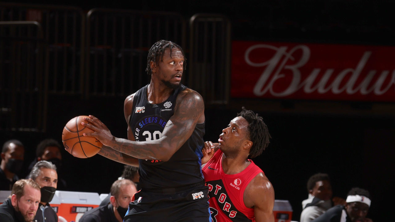 NEW YORK, NY - APRIL 24: Julius Randle #30 of the New York Knicks handles the ball during the game against the Toronto Raptors on April 24, 2021 at Madison Square Garden in New York City, New York. Mandatory Copyright Notice: Copyright 2021 NBAE