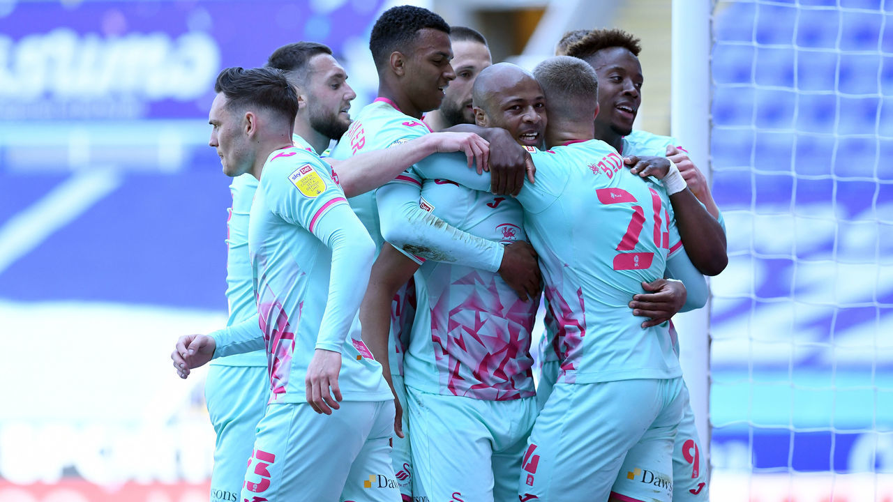 READING, ENGLAND - APRIL 25: André Ayew of Swansea City celebrates scoring his side's second goal with his team-mates during the Sky Bet Championship match between Reading and Swansea City at the Madejski Stadium on April 25, 2021 in Reading, England.