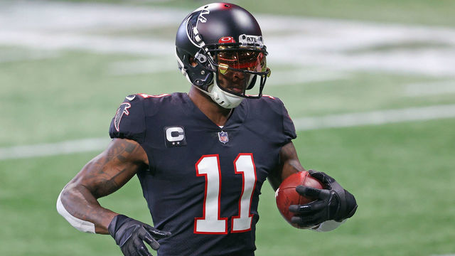 ATLANTA, GEORGIA - DECEMBER 06: Julio Jones #11 of the Atlanta Falcons warms-up prior to the game against the New Orleans Saints at Mercedes-Benz Stadium on December 06, 2020 in Atlanta, Georgia.
