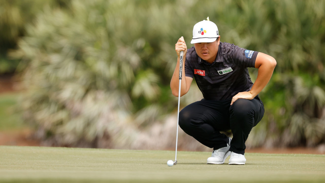 PALM BEACH GARDENS, FLORIDA - MARCH 21: Sungjae Im of South Korea lines up a putt on the third green during the final round of The Honda Classic at PGA National Champion course on March 21, 2021 in Palm Beach Gardens, Florida.