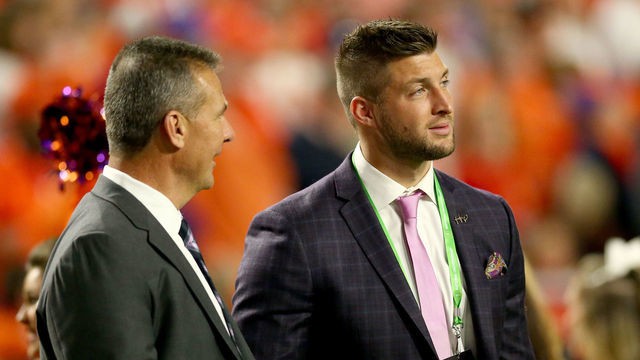 GLENDALE, AZ - JANUARY 11: Urban Meyer talks with Tim Tebow during the 2016 College Football Playoff National Championship Game at University of Phoenix Stadium on January 11, 2016 in Glendale, Arizona.