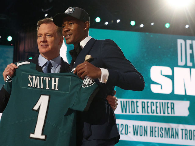 NFL Draft: Philadelphia Eagles pick DeVonta Smith, Alabama Heisman Trophy  winner, after Dallas Cowboys trade