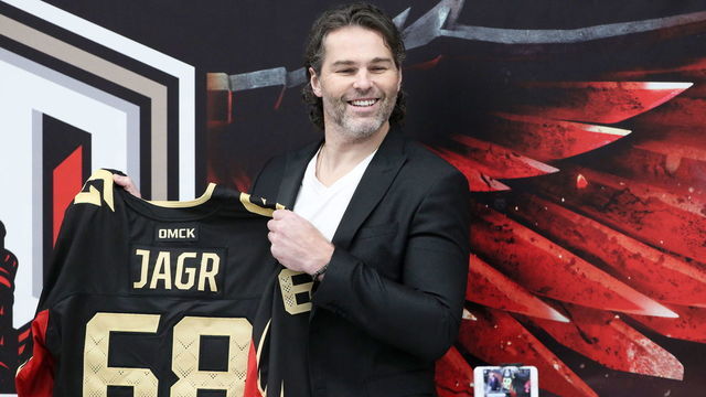 MOSCOW, RUSSIA - NOVEMBER 23, 2020: Czech ice hockey player Jaromir Jagr poses with a Number 68 jersey at a press conference before a KHL match between Avangard Omsk and Ak Bars Kazan marking the 70th birthday of Avangard Omsk. Jagr played for Avangard Omsk in 2008-2011 in 181 matches. He scored 73 goals and made 92 assists for the club. Alexander Shcherbak/TASS