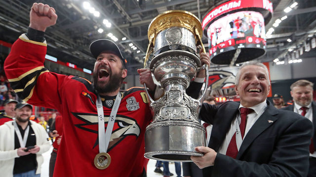 MOSCOW REGION, RUSSIA - APRIL 28, 2021: Avangard's Ilya Kovalchuk (L) and head coach Bob Hartley hold the Gagarin Cup after their victory in Leg 6 of the 2020/21 KHL Gagarin Cup Final playoff tie between Avangard Omsk and CSKA Moscow at Balashikha Arena. Sergei Savostyanov/TASS